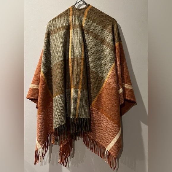 C Est. 1946 OS One Size Plaid Poncho Frayed hem Melon / Harvest Colors - Picture 2 of 6